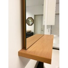 Pakabinamas veidrodis su lentynėle